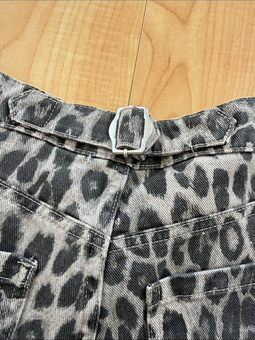 Leopard Print Grey Wide-Leg Women’s Jeans - Picture 7 of 10